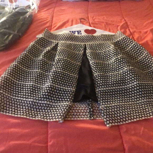 Clothes - Picture 5 of 8